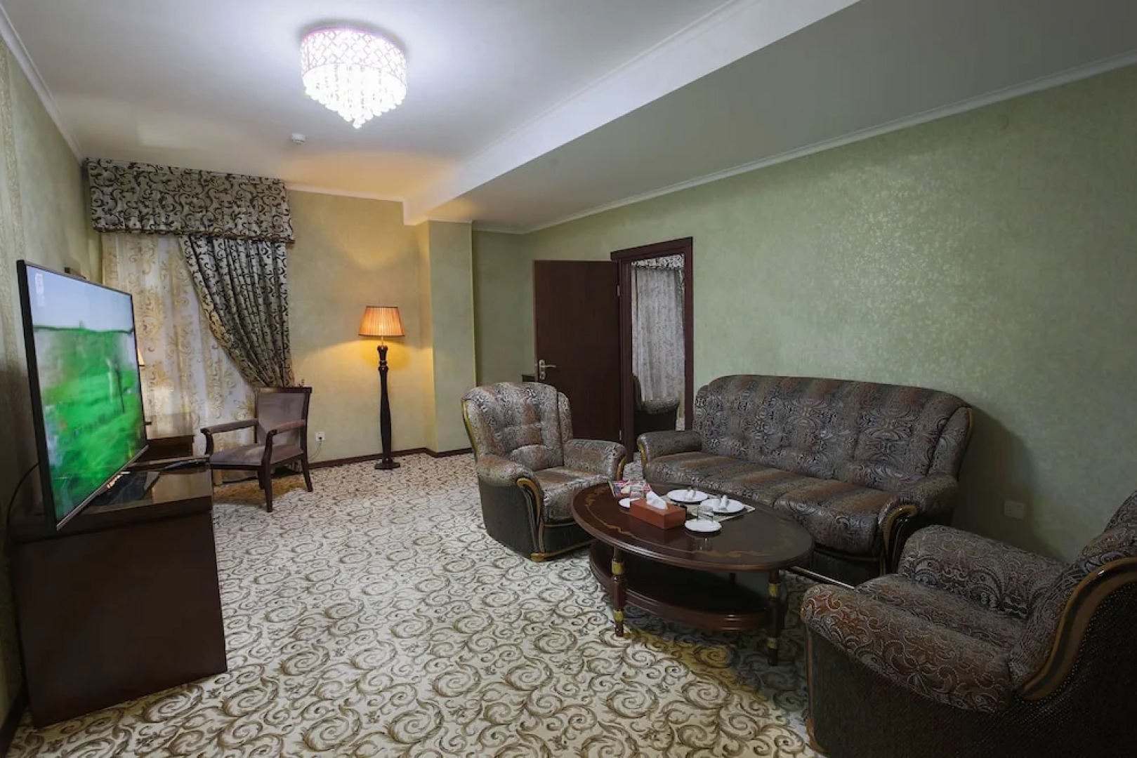 Отель Zargaron Plaza