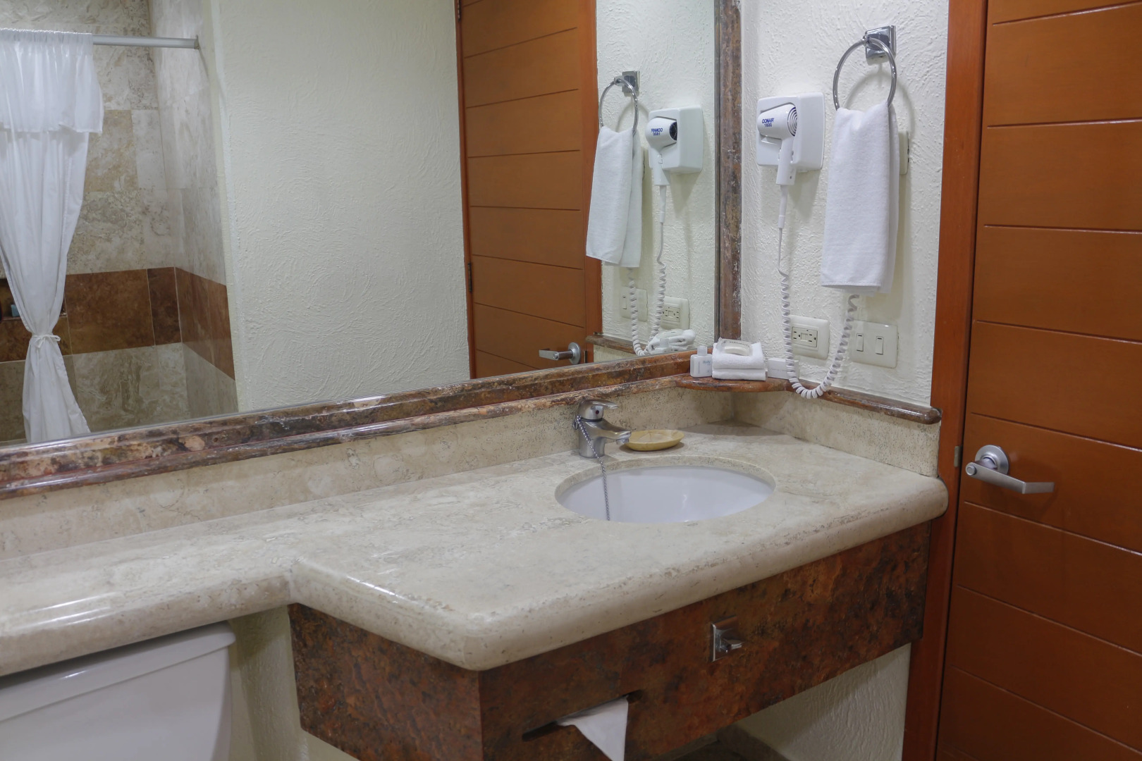 Plaza Pelicanos Grand Beach Resort - All Inclusive