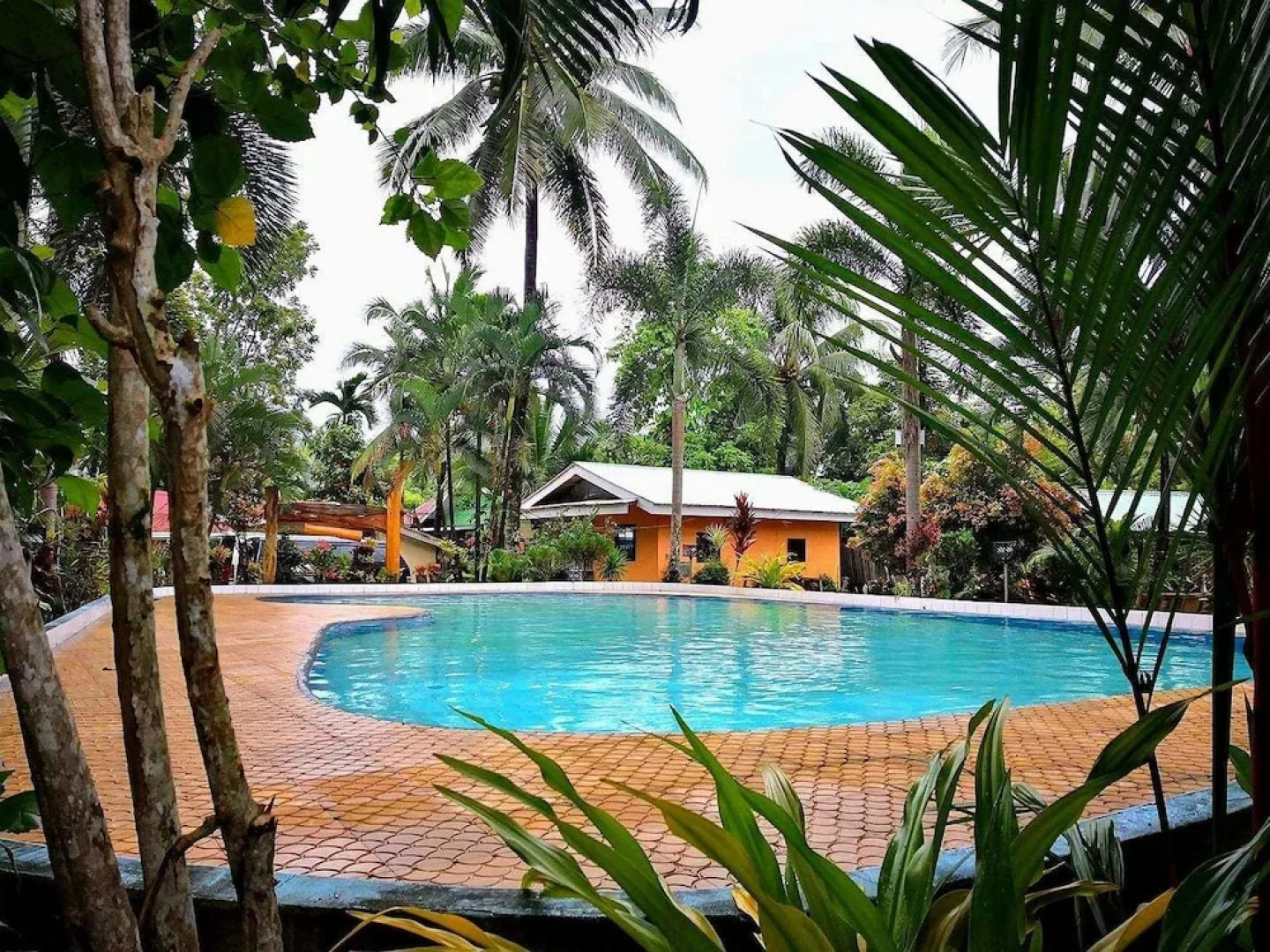 Clemente's Garden & Resort