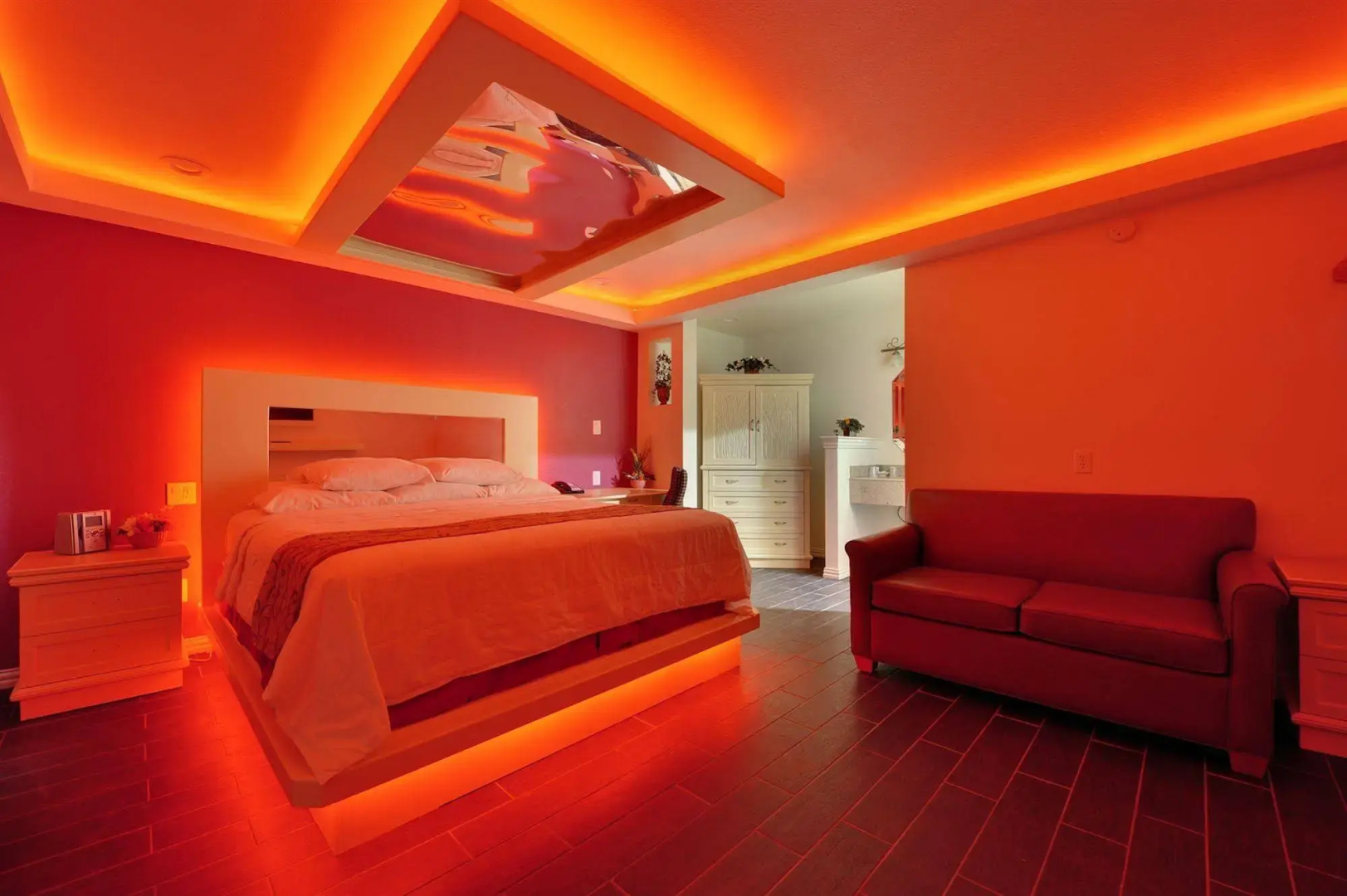 Romantic Inn & Suites