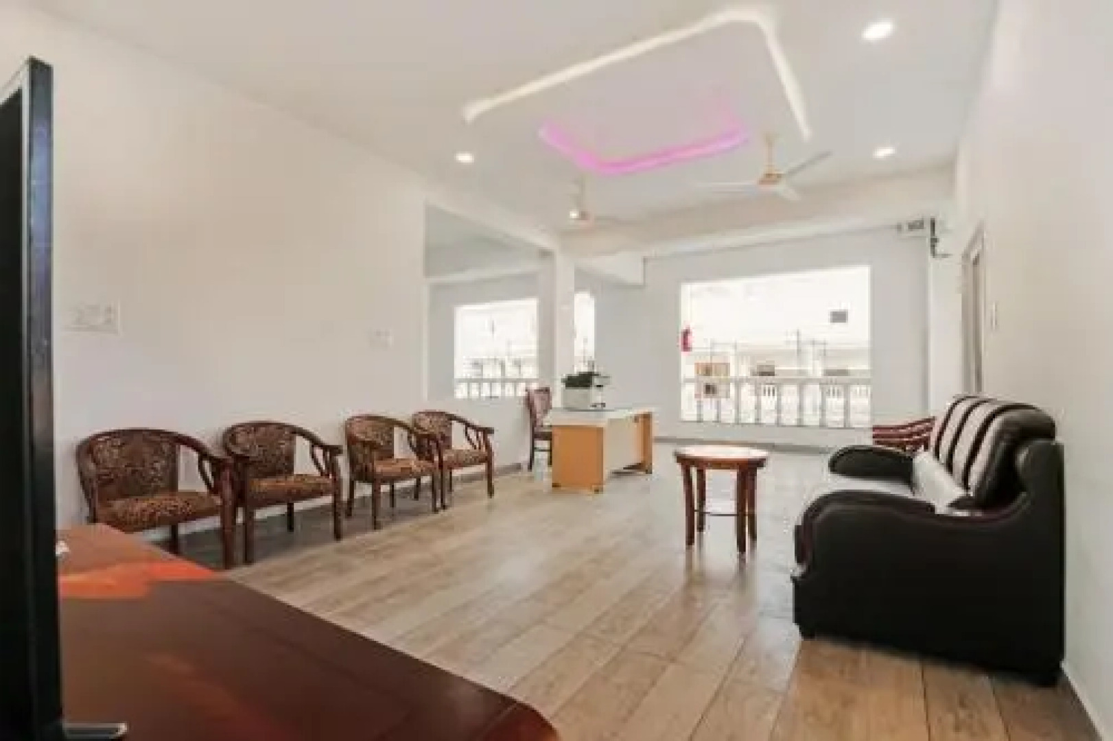 OYO 28136 Myr Residency