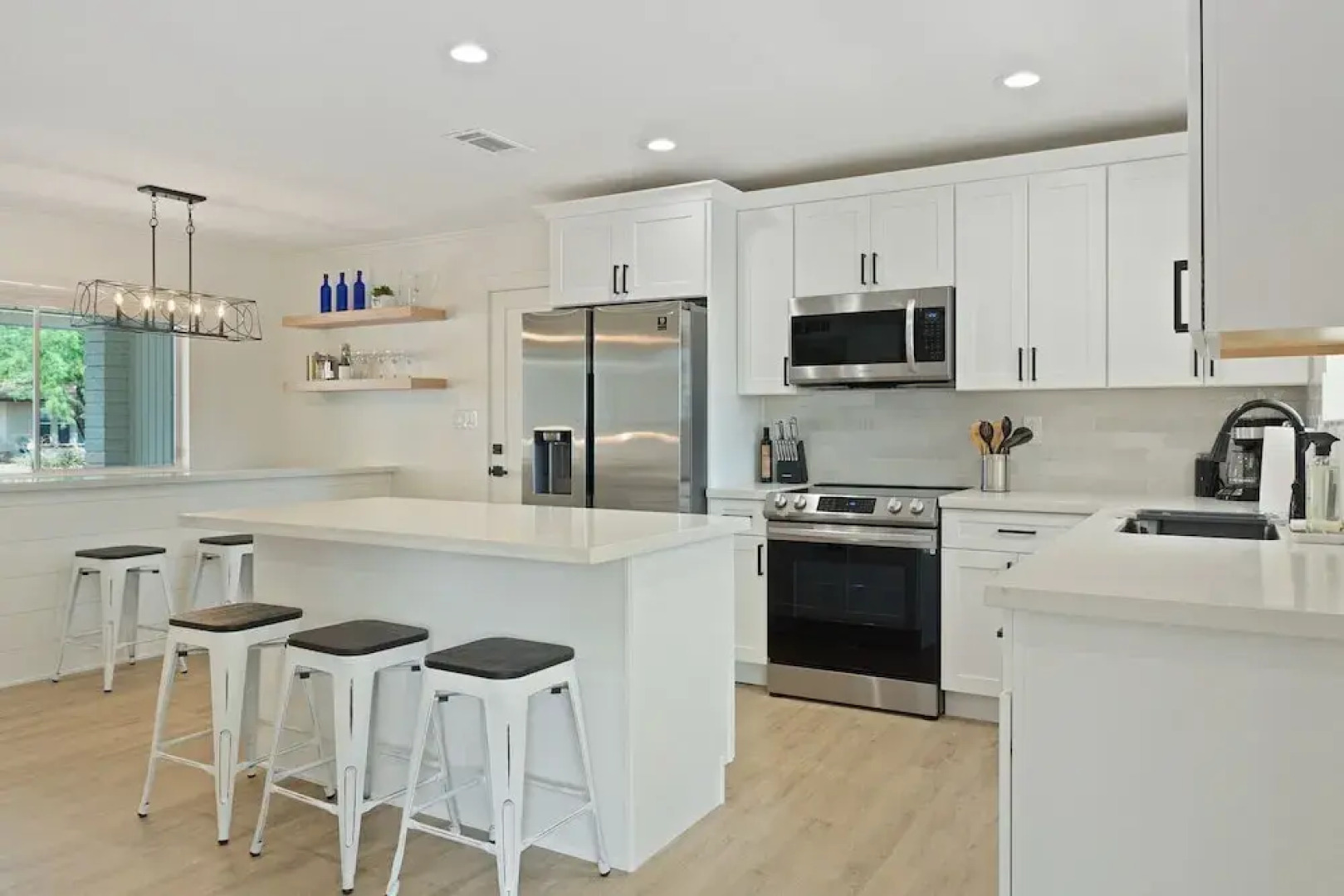 5BR Pool Home in Downtown Gilbert by RedAwning