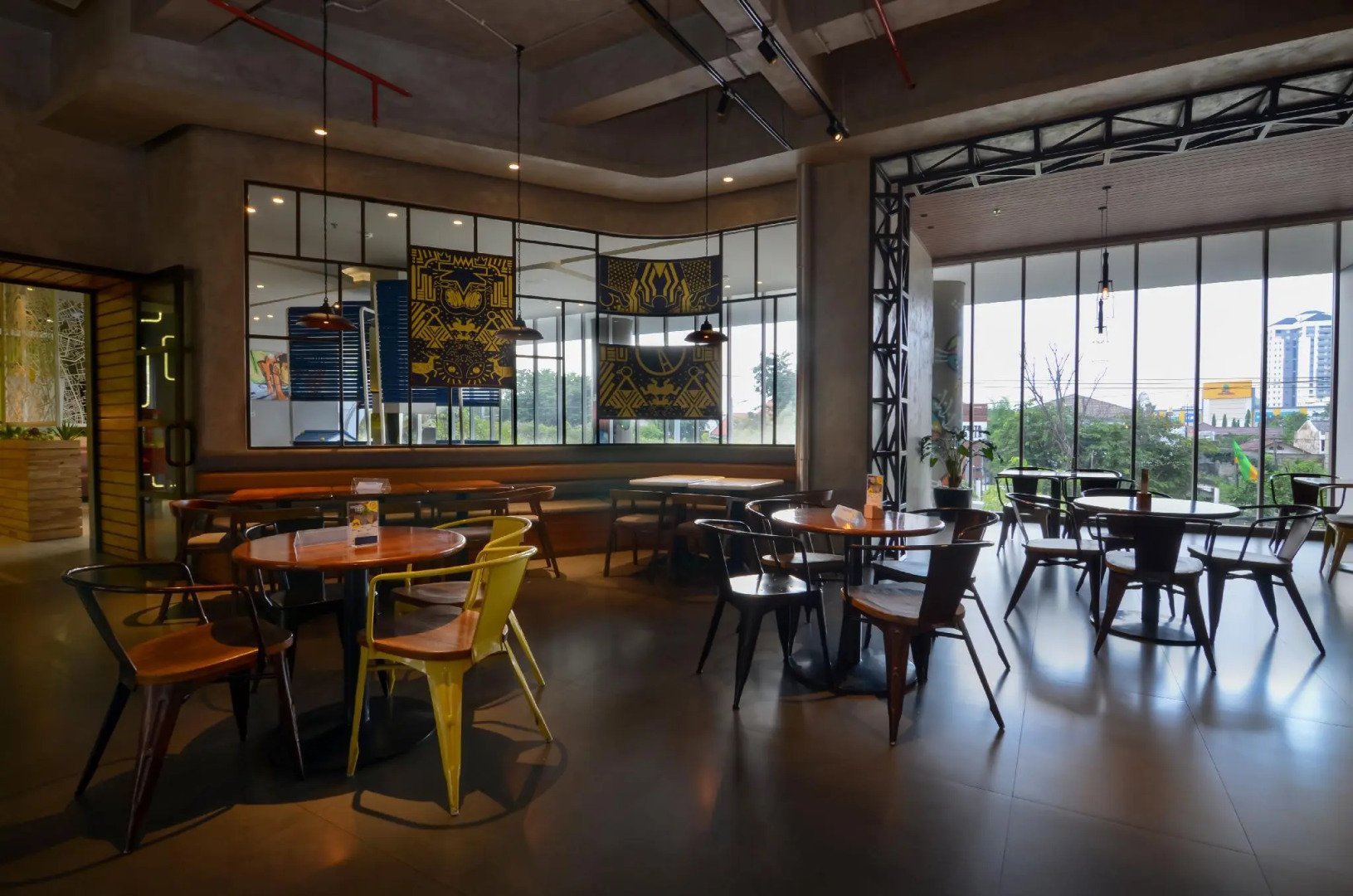 YELLO Hotel Jemursari Surabaya