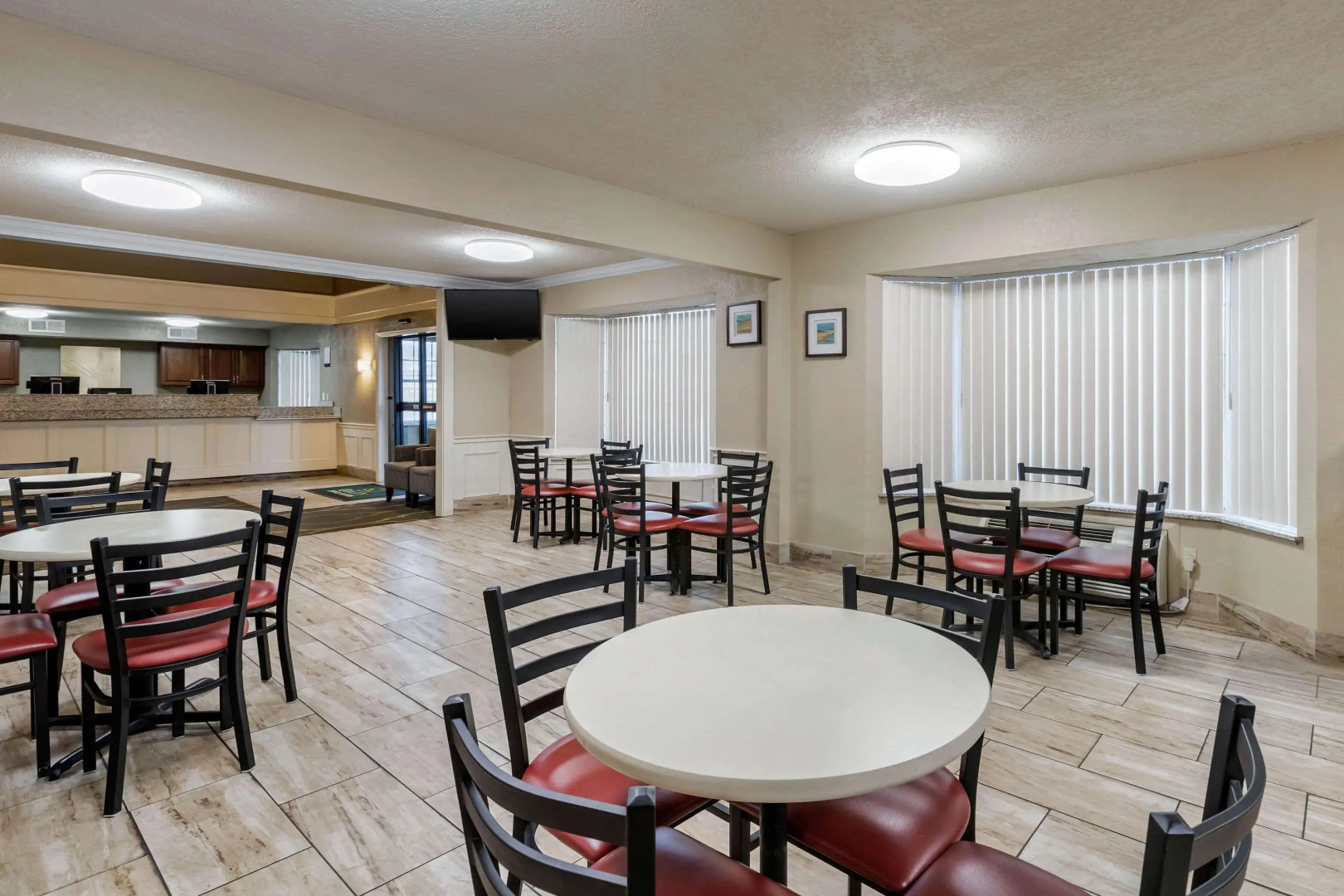 Quality Inn & Suites Des Moines - Merle Hay Road