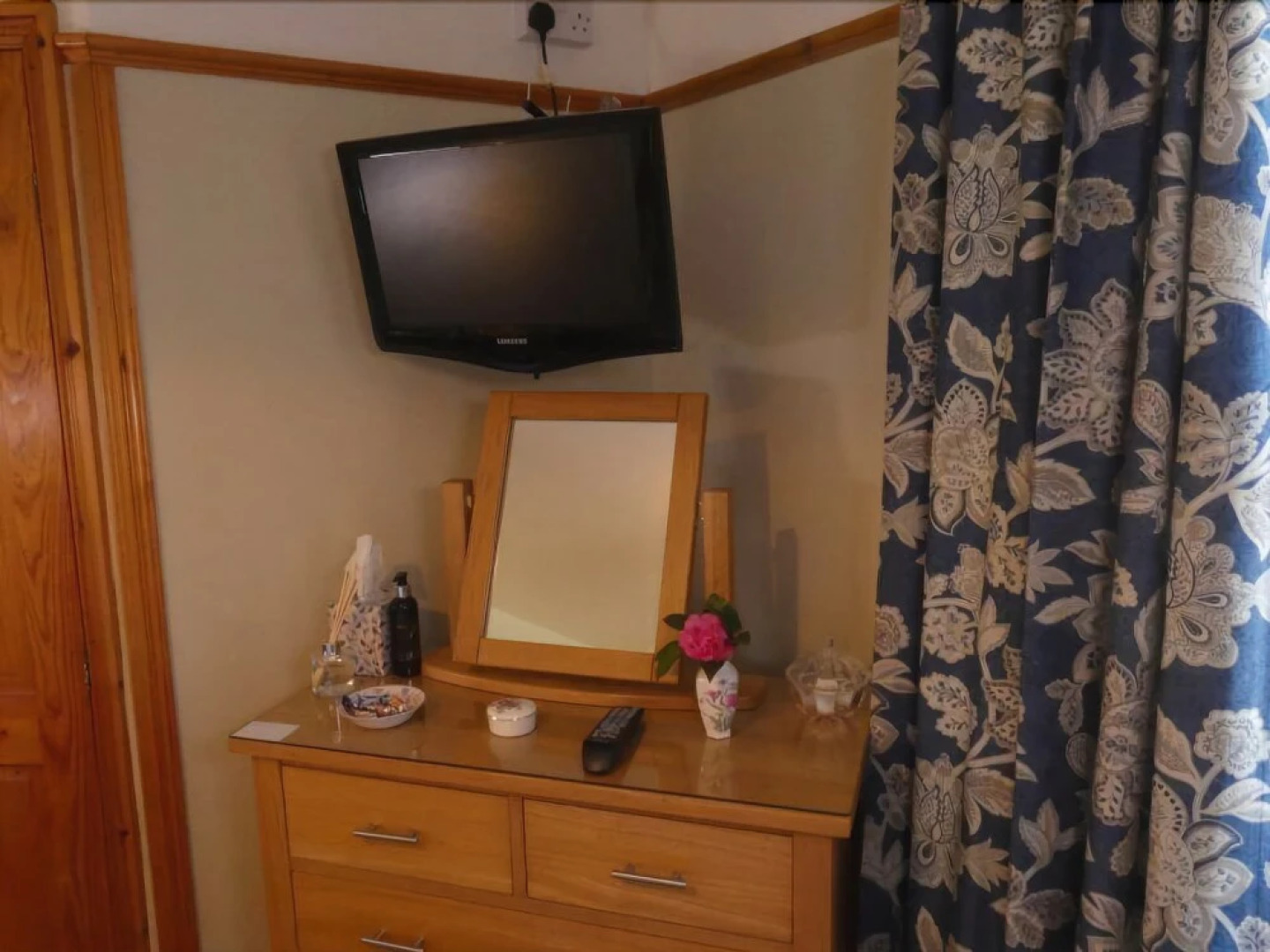 Middle Tremollett Farm Bed and Breakfast