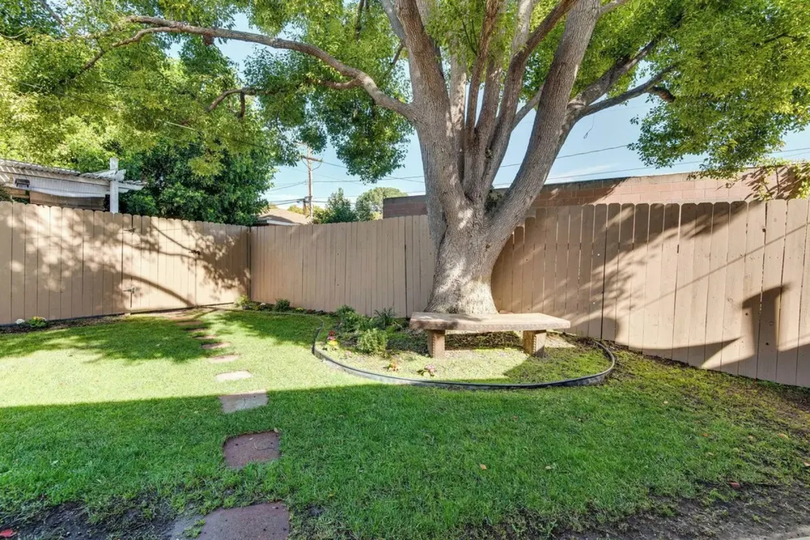 Centrally Located Burbank Duplex Near Hollywood!