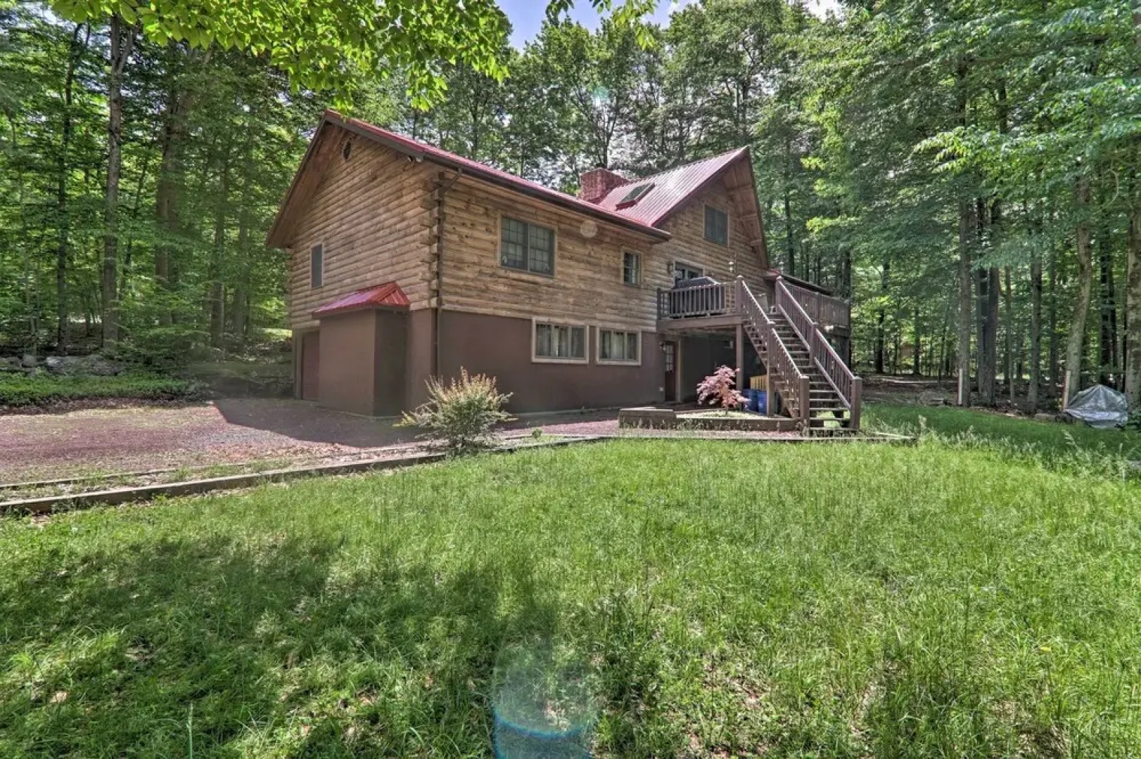 Spacious Cabin, 1 Block to Locust Lake Beach!