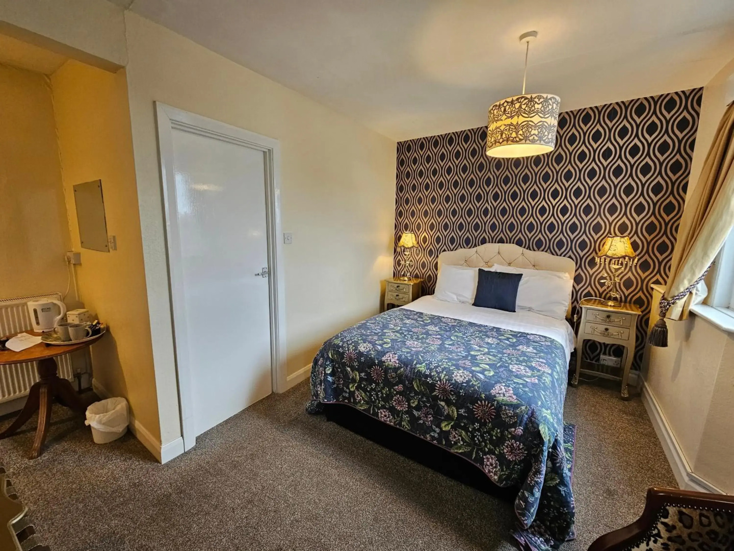 Rivelyn Hotel Bar & Restaurant