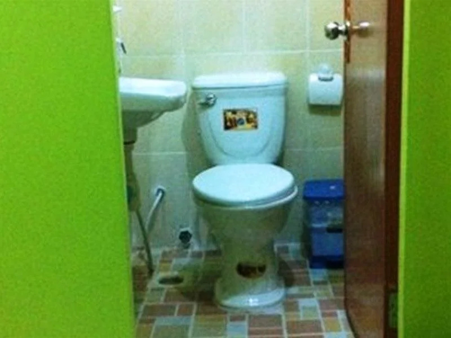 Pra-Tna Guest House and Coffee