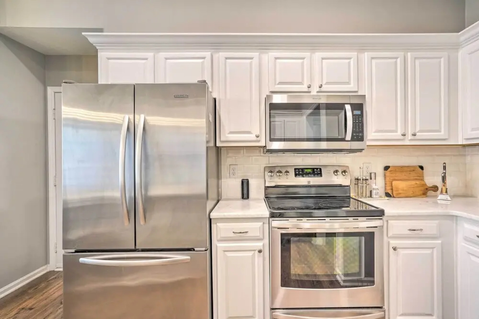 Modern Retreat - 4 Miles to Isle of Palms Beach!