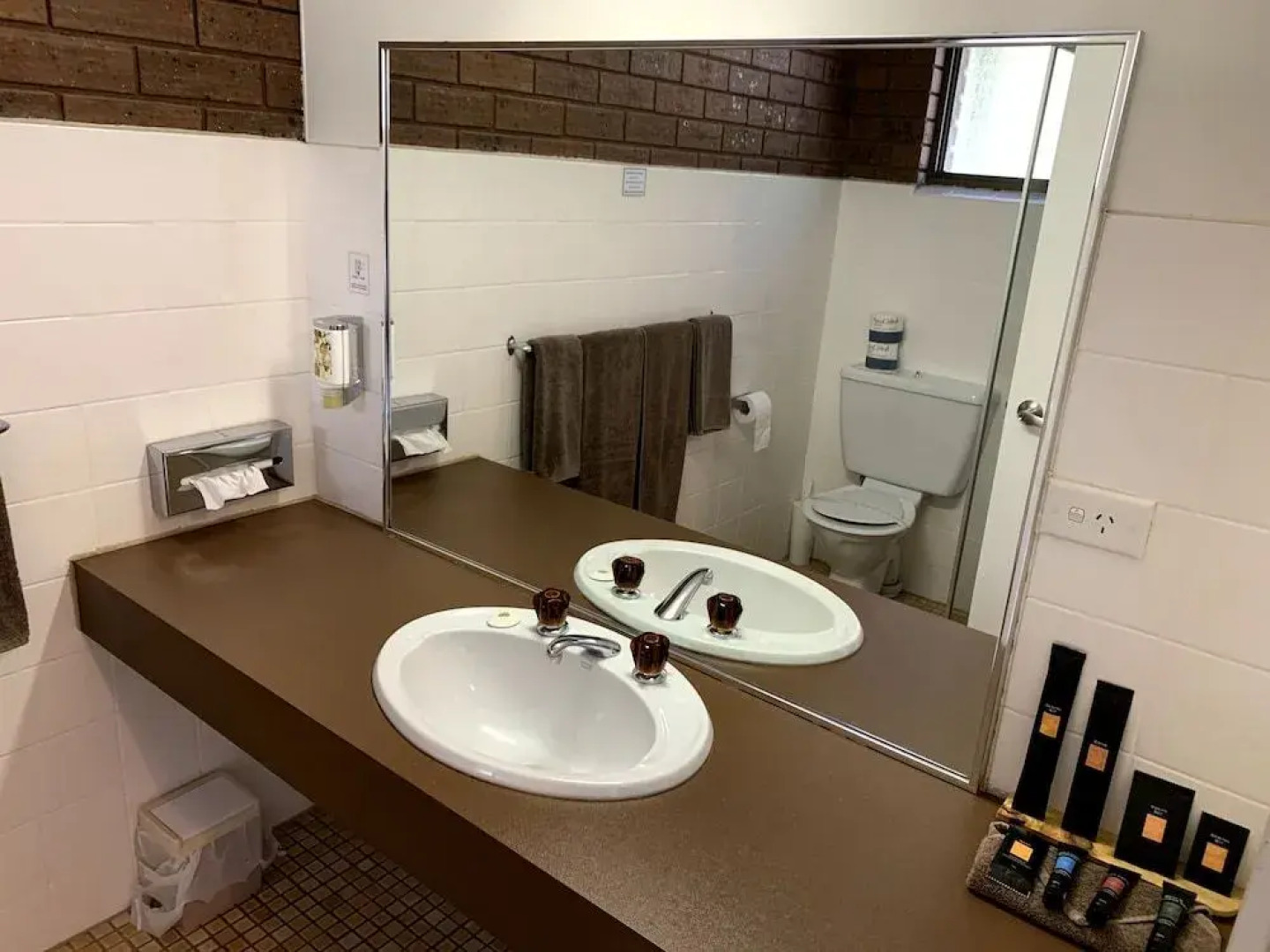 Kingswood Motel & Apartments