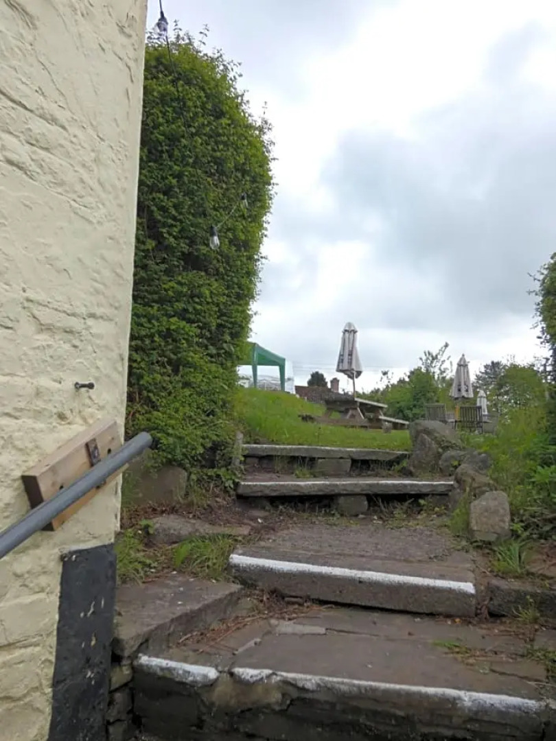 The Farmers Arms, Cwmdu