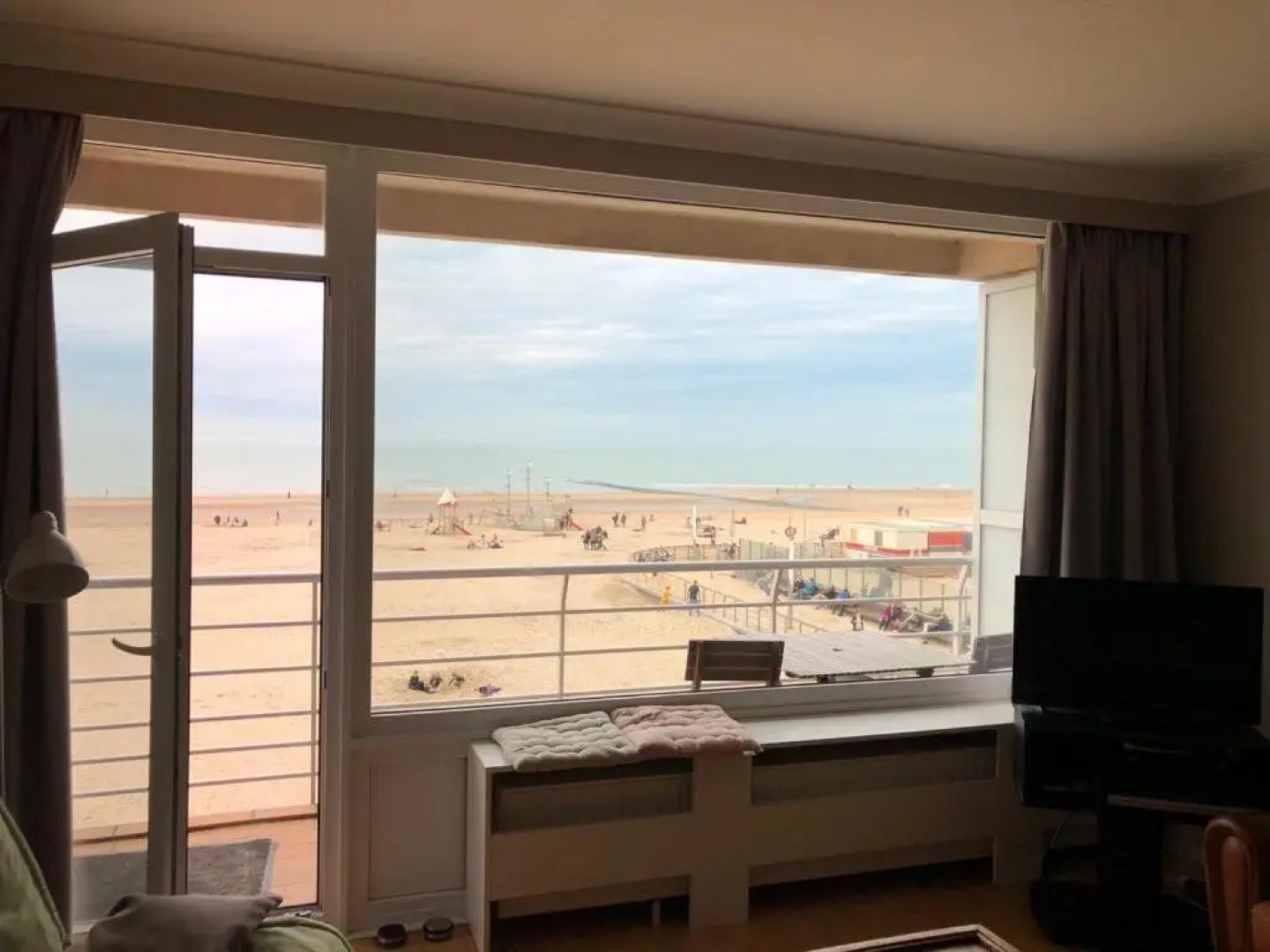 SEAVIEW Apartment 6p - OOSTENDE - Type SPA - 1-family bedroom-apartment - Spacious apartment with direct seaview - beachfront