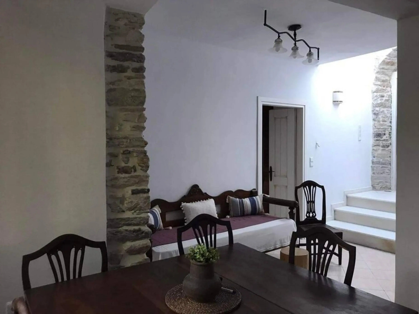 Giannakis Rooms