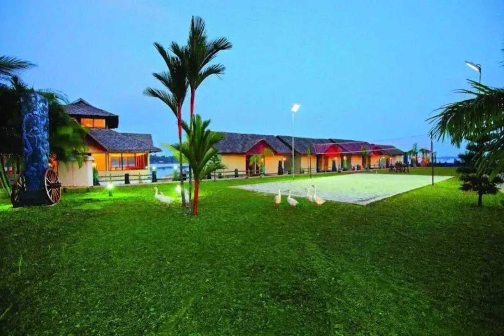 Emarald Pristine Island Floating Resort