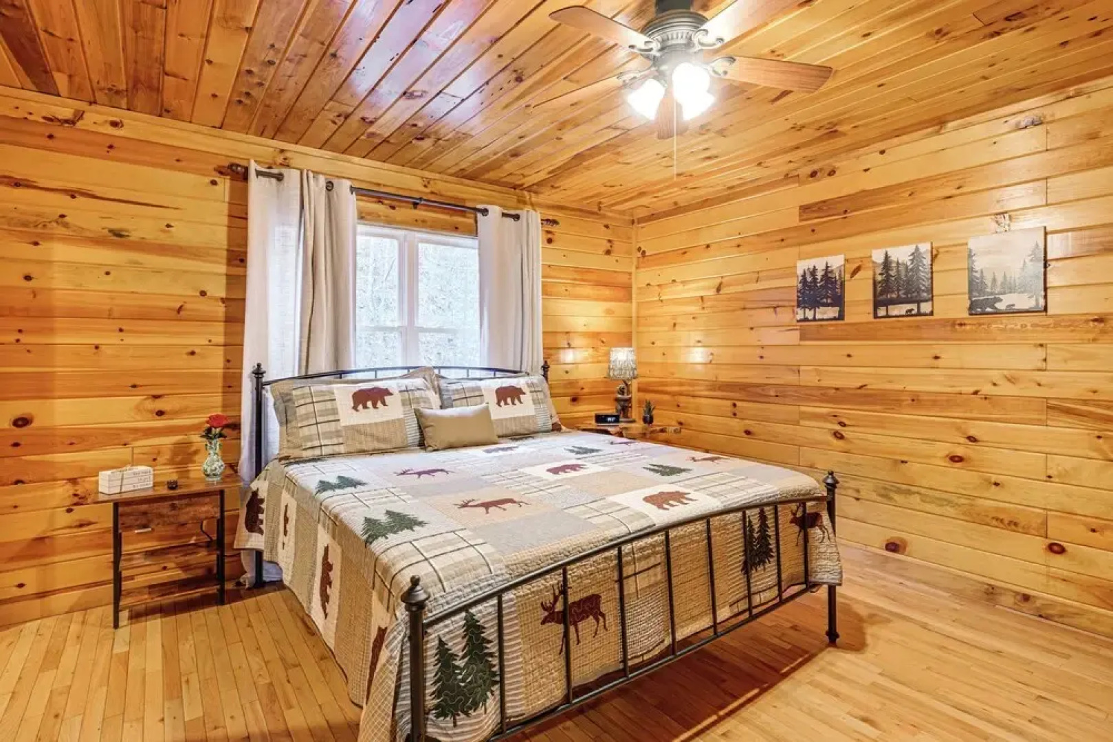 Tree-lined Cabin w/ Hot Tub & Deck in Bryson City