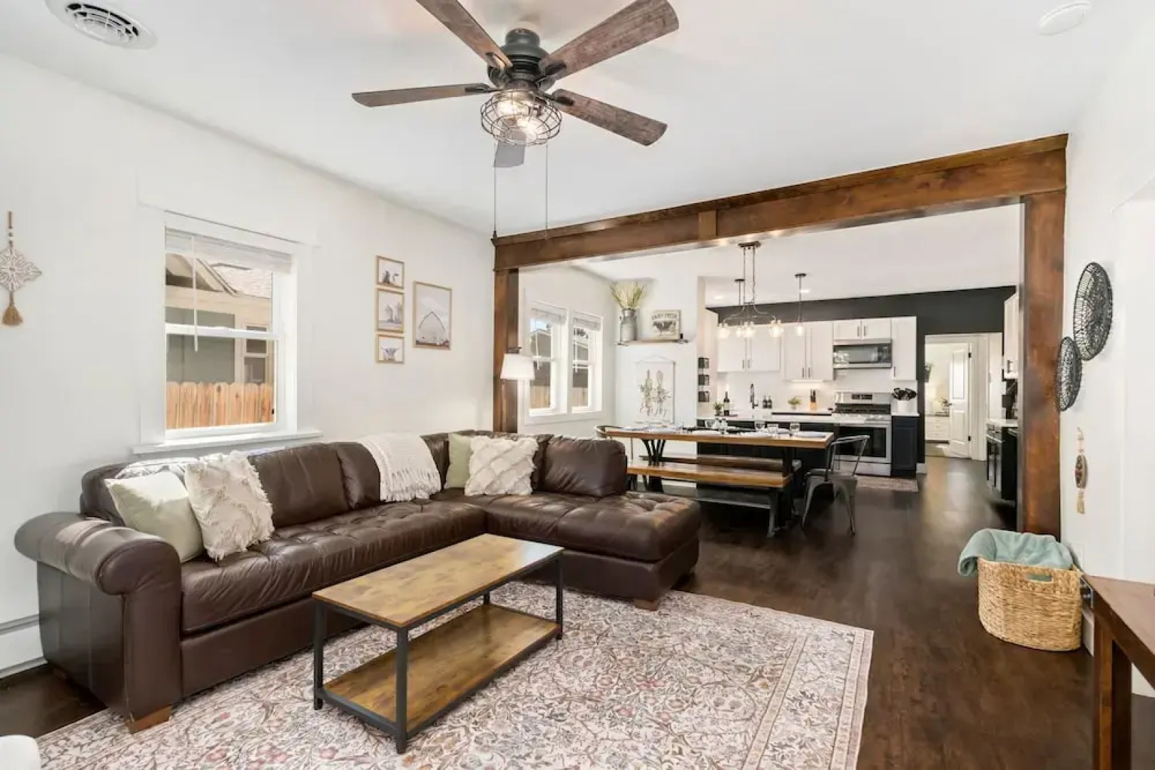 Windsor Farmhouse Family Fun, Yard & Fireplace