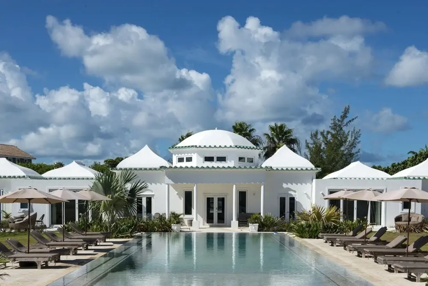 La Bougainvillea Estate 12 Bedroom Duplex