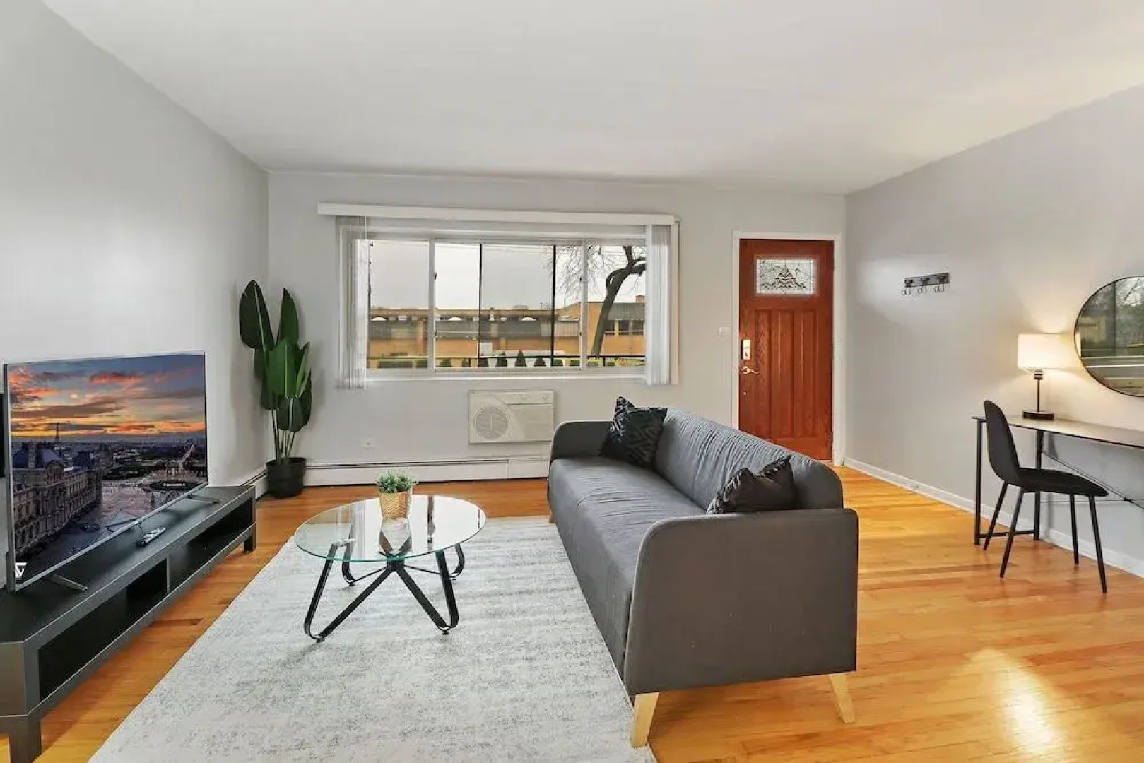 Lush 1BR Apt in Quiet Arlington Heights