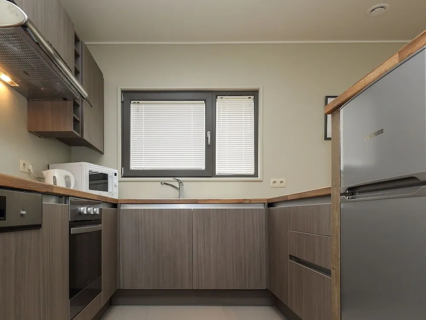 Comfortable Villa With Stove, Located in a Lake Area