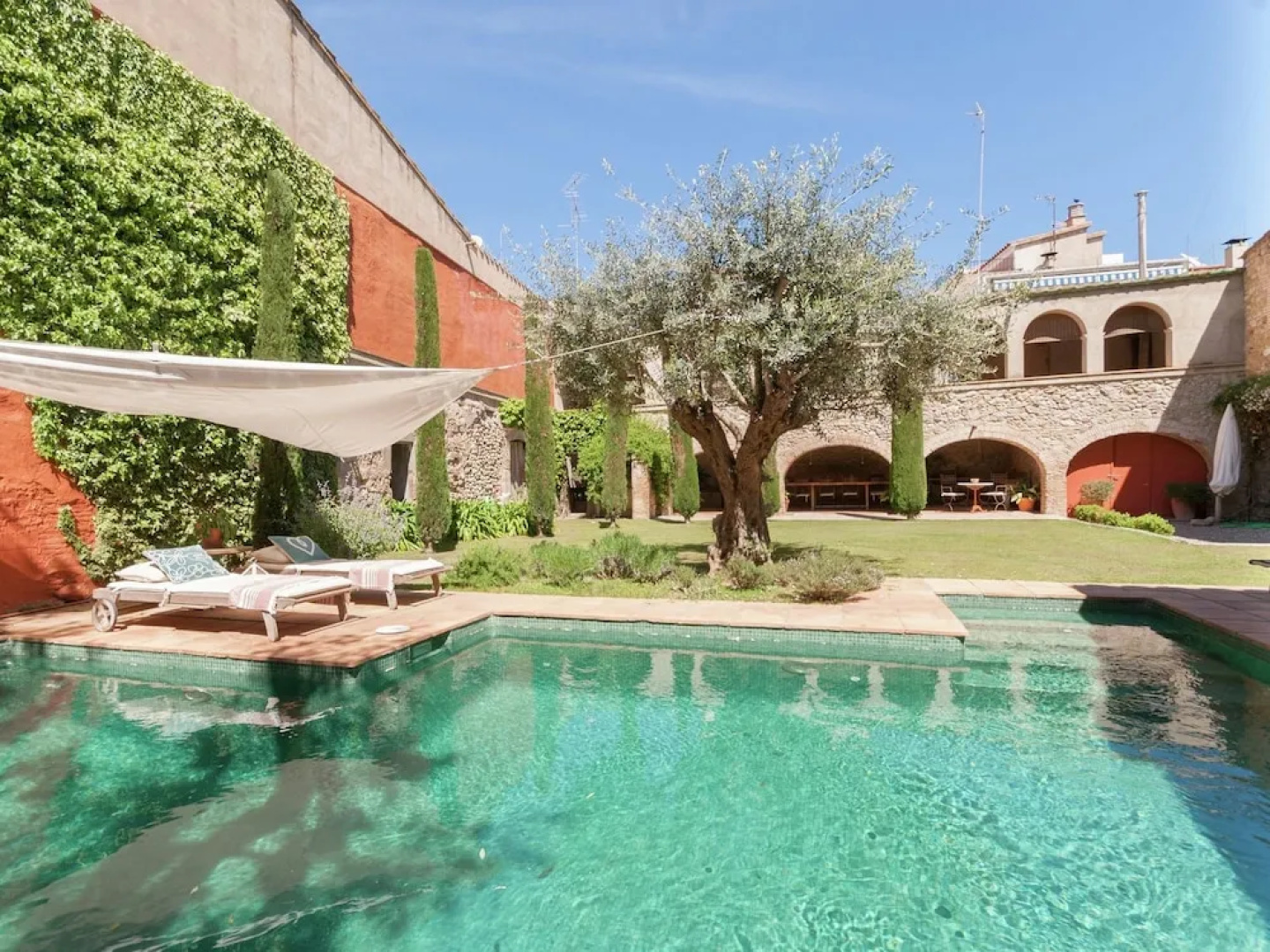 Splendid Mansion With Private Pool in St Pere Pescador