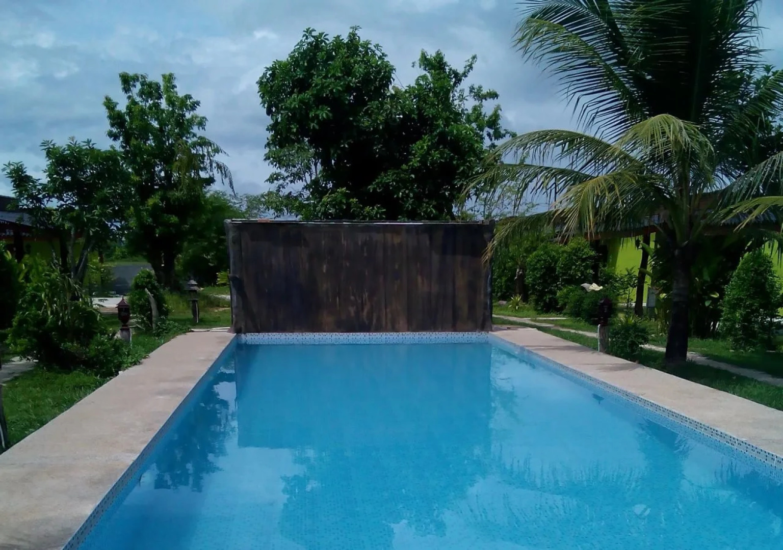 Ban Pool Green View Resort