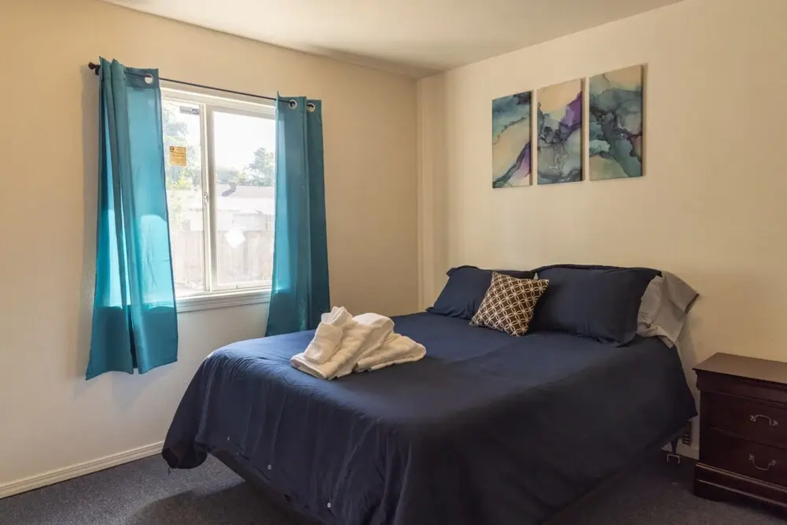 Cozy, 4-bedroom Near Concord Bart