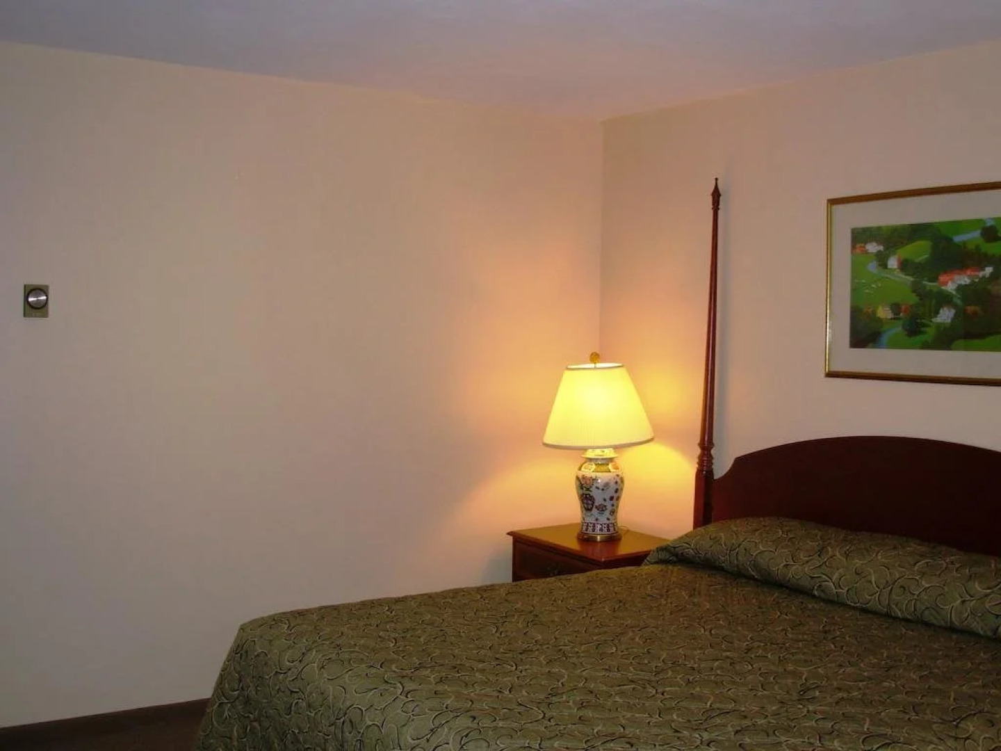 Red Carpet Inn On The Lake