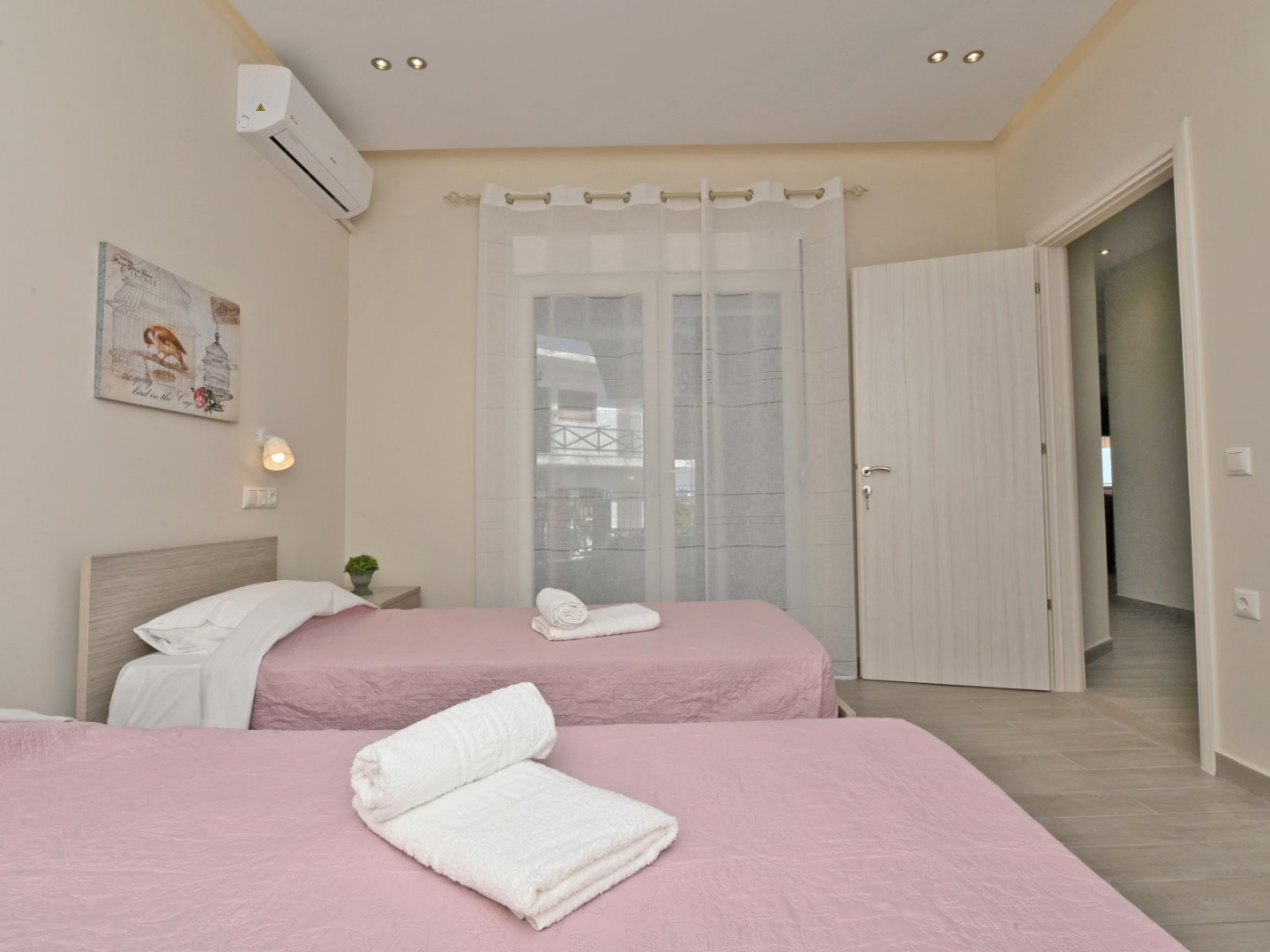 Sabbia Seafront Apartment 3 by TravelPro Servi...