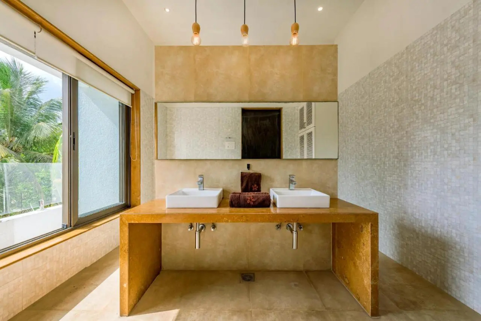 Saffron Stays Gardenia