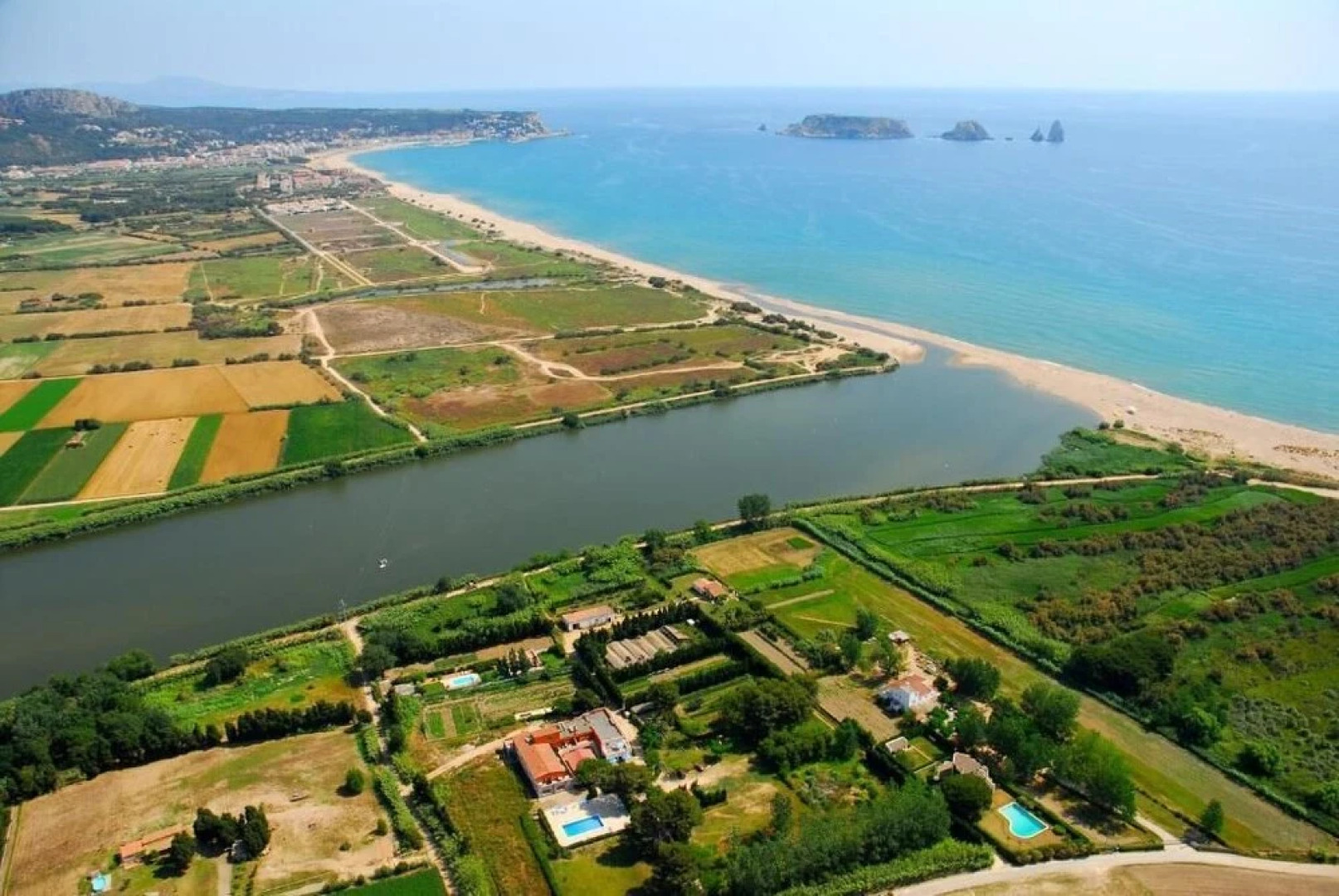 Apartamentos Hostal La Gola