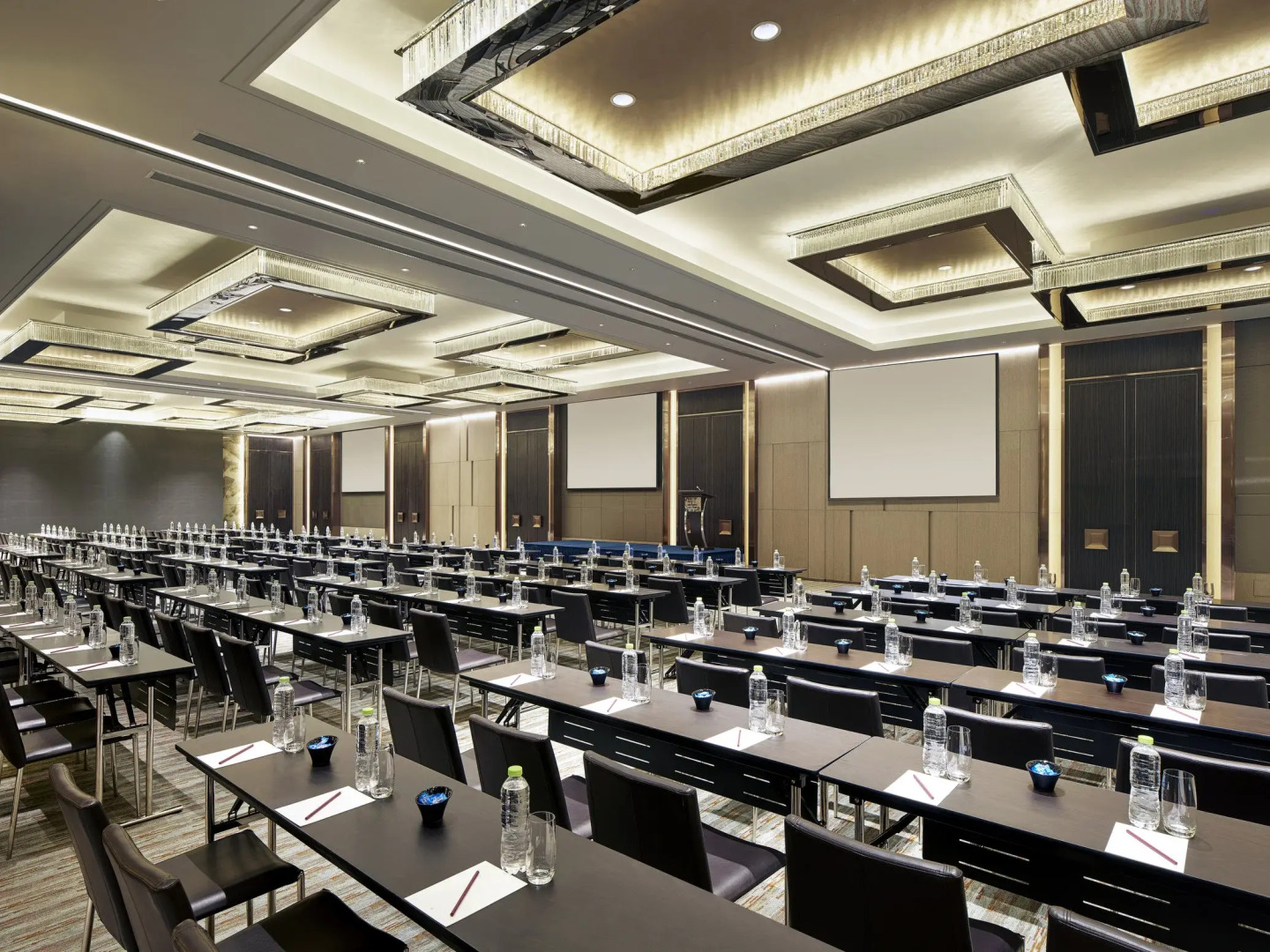 New World Wuhan Hotel