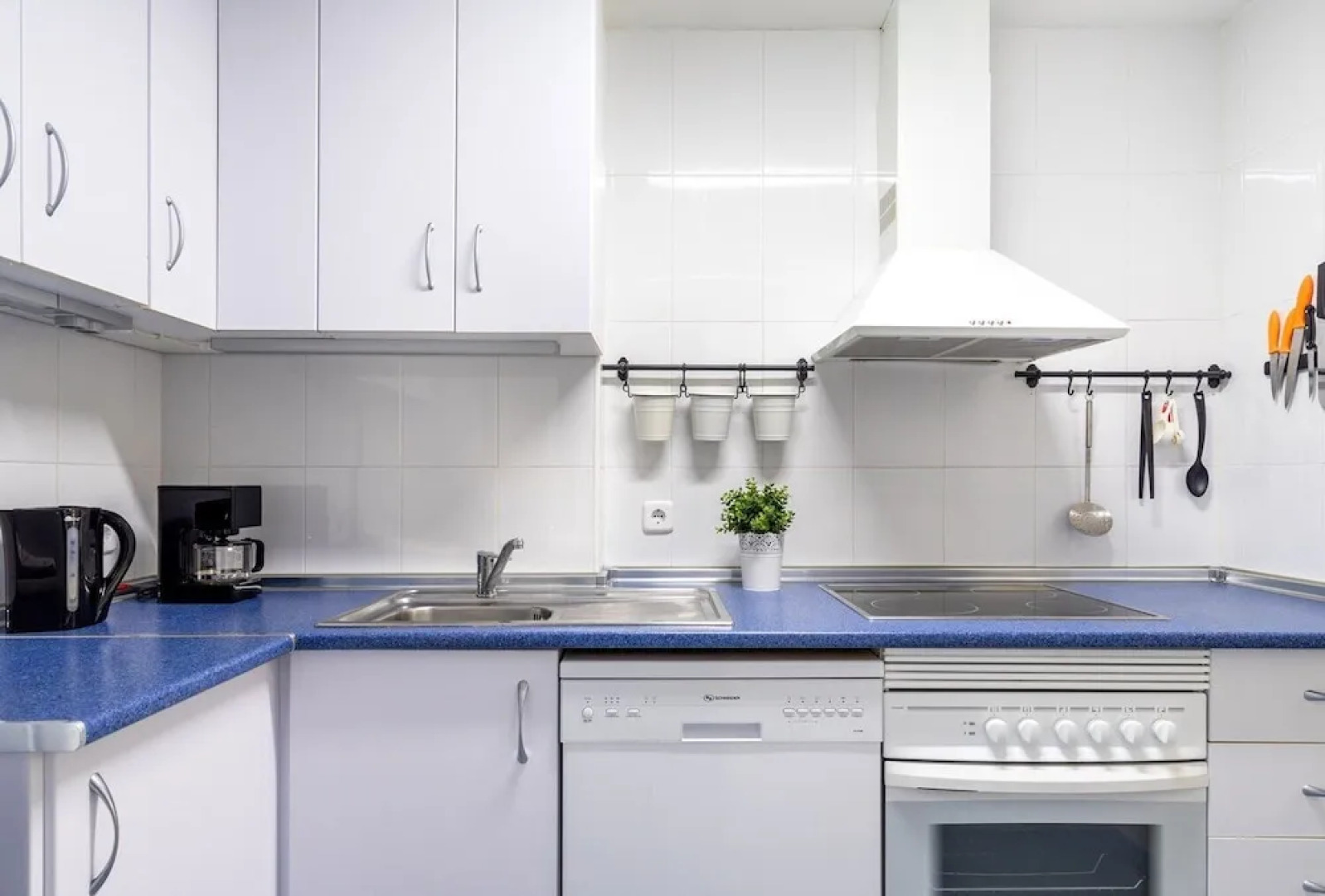 2BR  Apartment with Sea View, Gym and Pool Ref 129