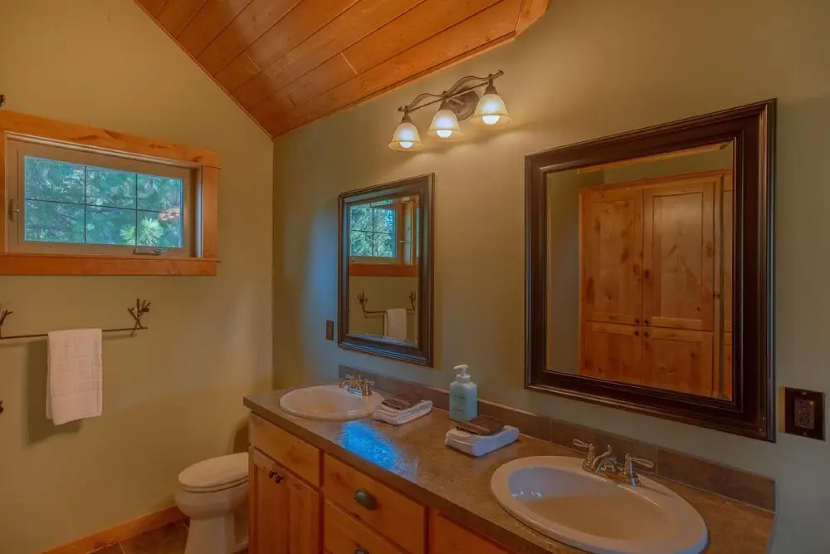 River Lodge in Plain