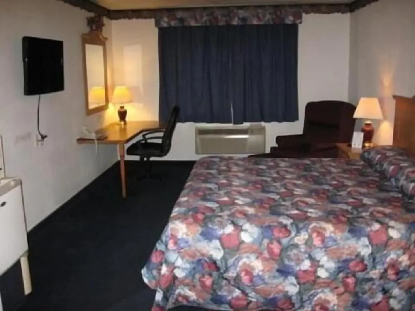 Glacier Gateway Plaza