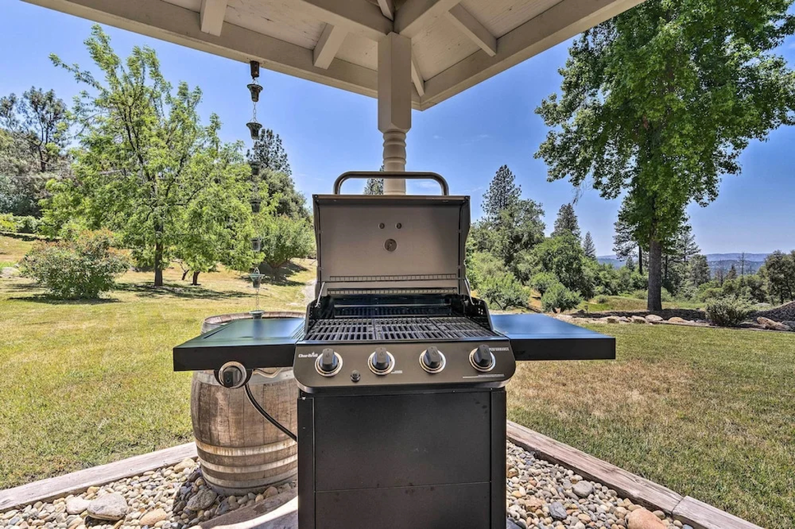 Historic Mariposa Stagecoach Stop w/ Gas Fire Pit!