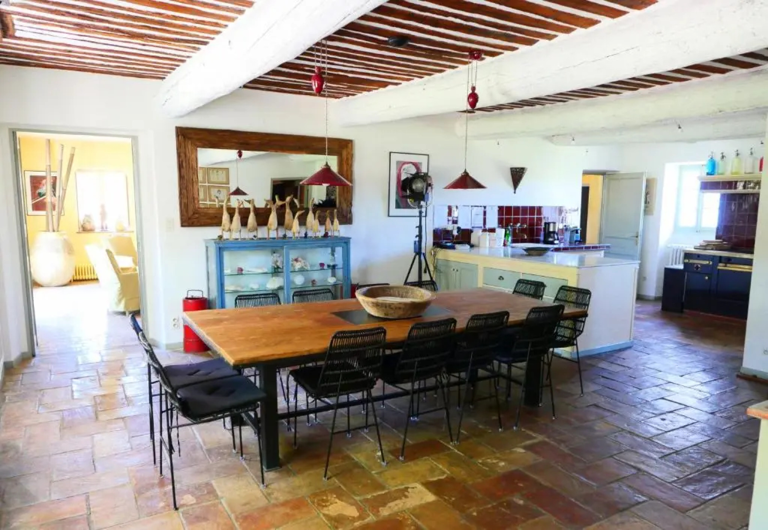 Superbe Mas Provençal 600m2 avec une Superbe Piscine Chauffée et très grand jardin 9000m2, situé au cœur du Luberon en campagne proche de L'Isle sur la Sorgue, 12 personnes, LS2-17 FIGNOULADO
