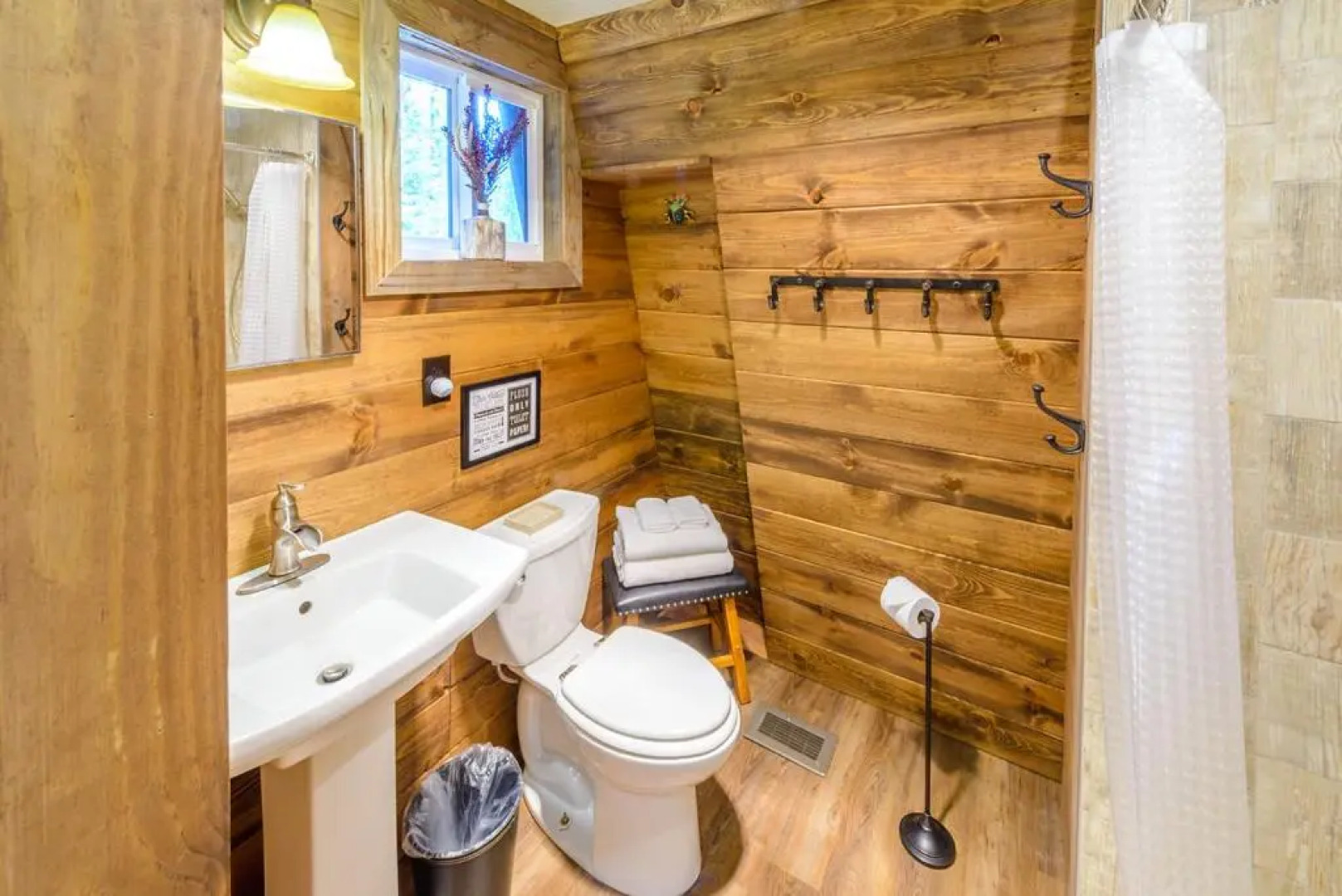 Cozy Cabin Near Bryce and Zion sleeps 6