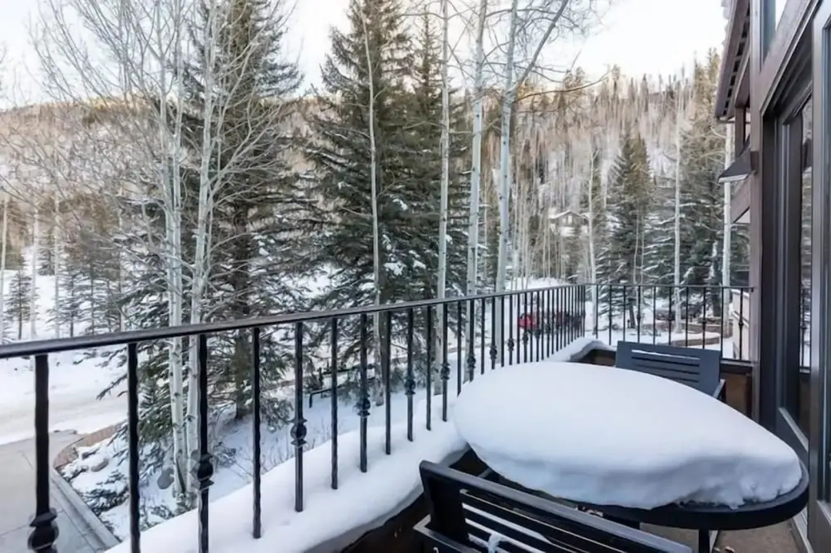 Northwoods Luxury Condo Close to Chairlift by RedAwning