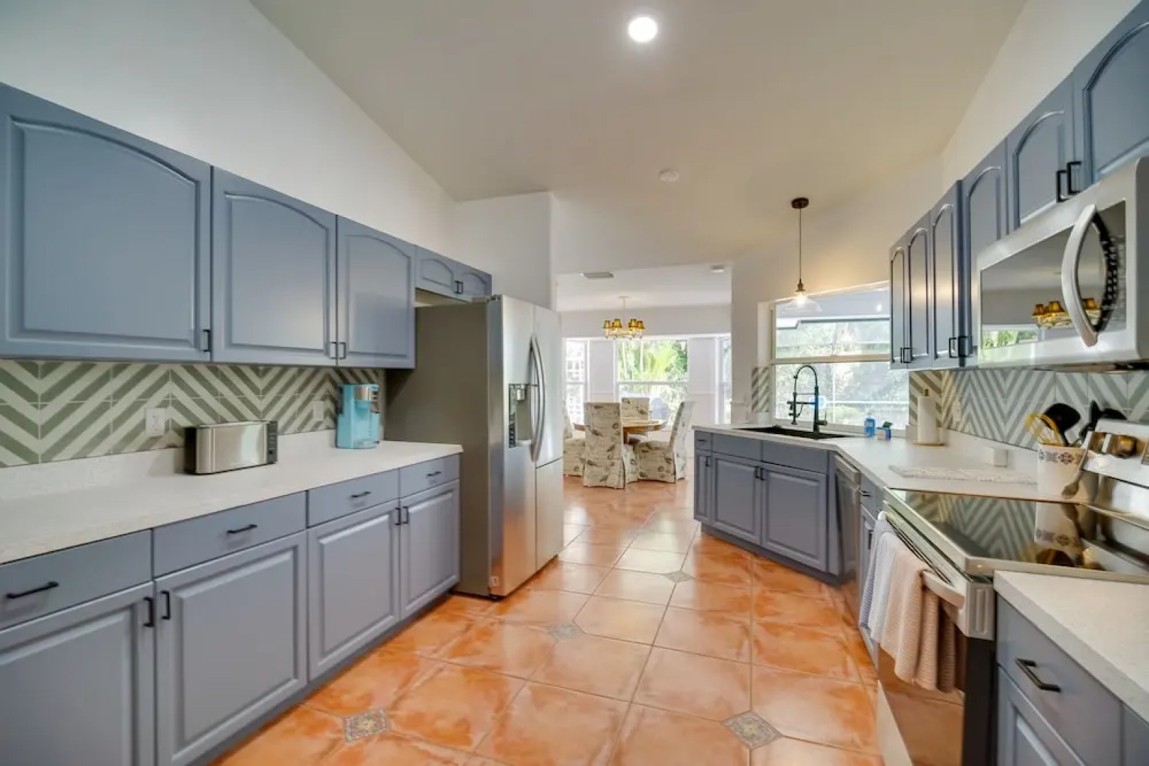 'casa Blanco' Escape w/ Fire Pit in Sebastian!