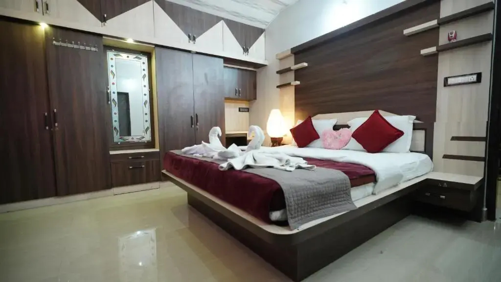 Srinikethana Home Stay with Swimming Pool