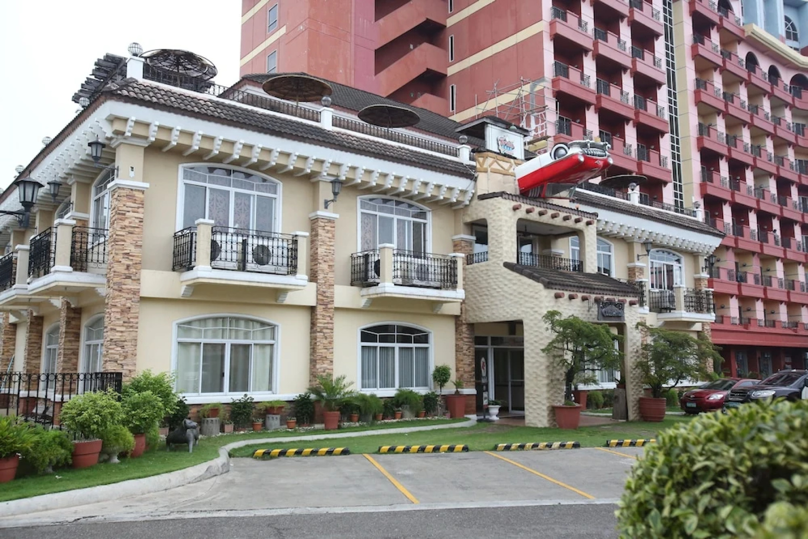 Crown Regency Suites