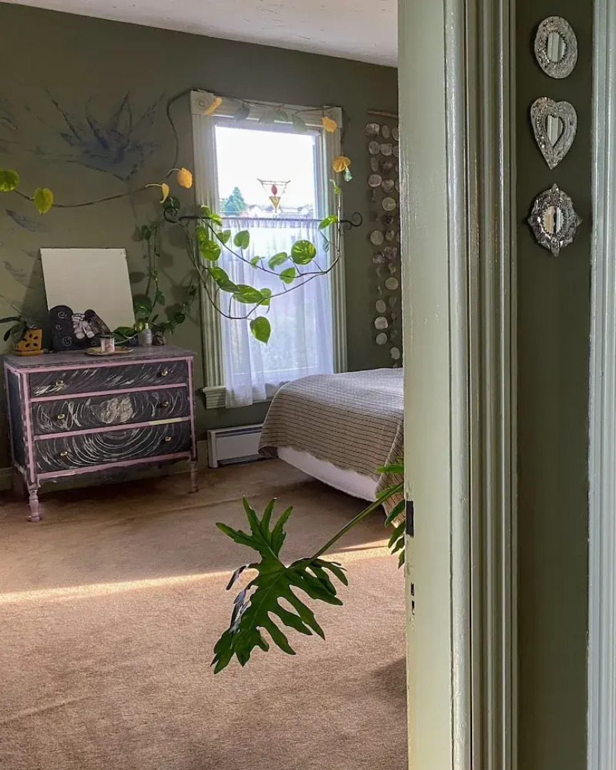 Upstairs at Thevictorian - Lush Walkable and Dog-friendly Retreat - Steps From Downtown Bellingham