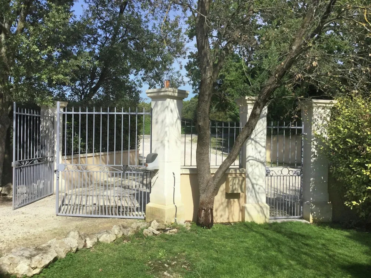 Inviting Villa in Saumane-de-vaucluse With Swimming Pool