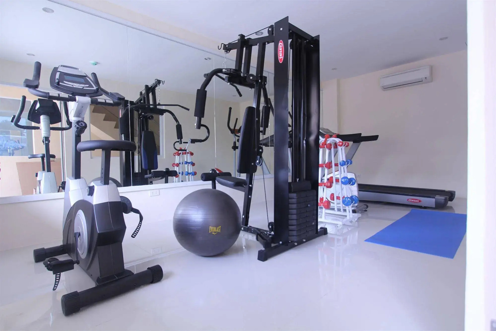 RedDoorz @ Grand Apartelle Hernan Cortes Cebu