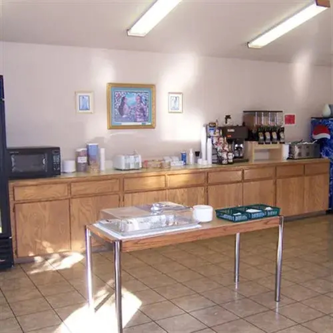 Oak Hill Inn & Suites