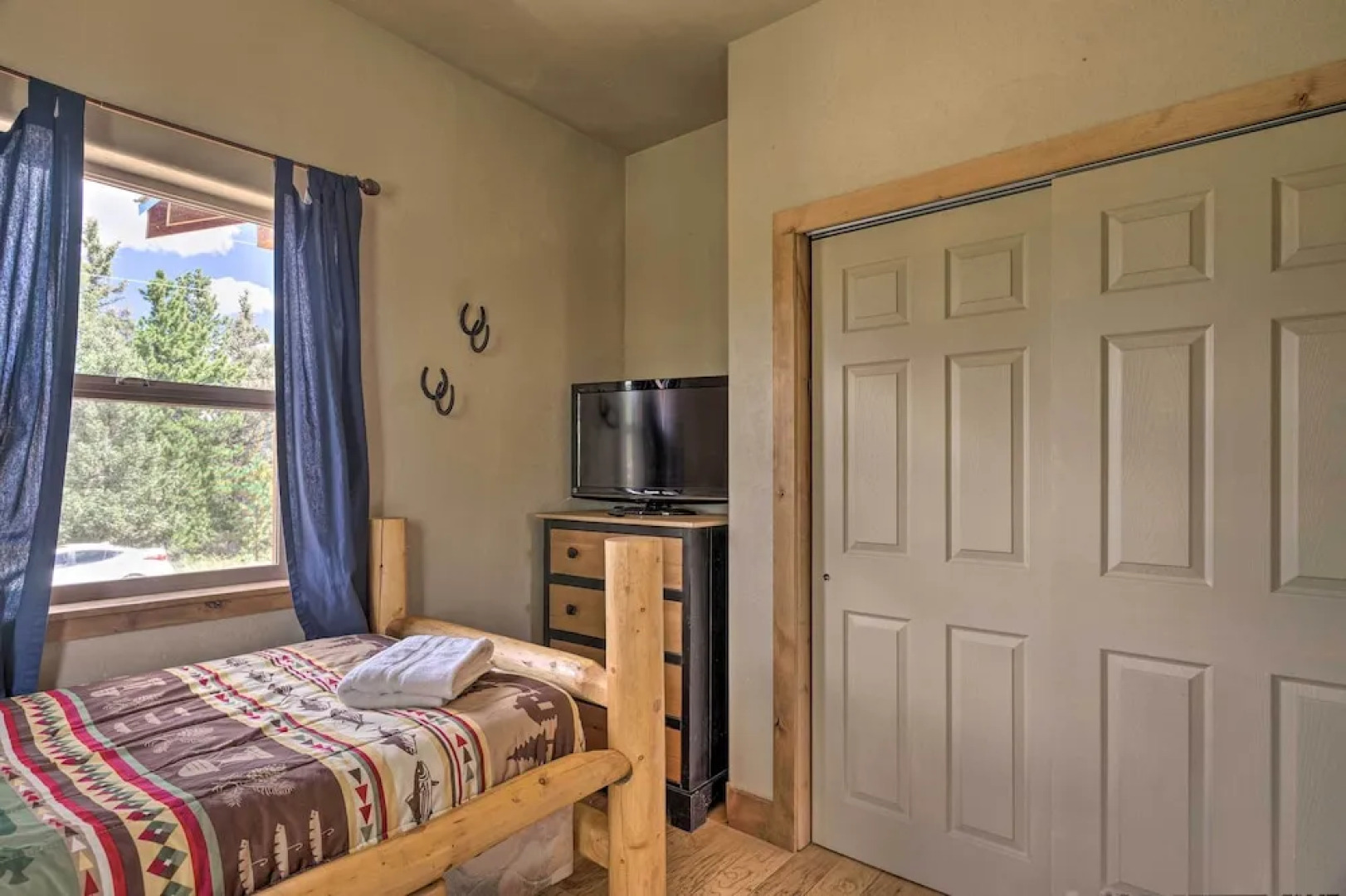 Cripple Creek Mountain Getaway w/ Hot Tub & Views!