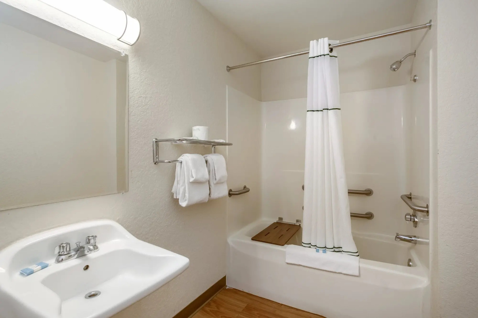 HomeTowne Studios by Red Roof Philadelphia - Maple Shade, NJ