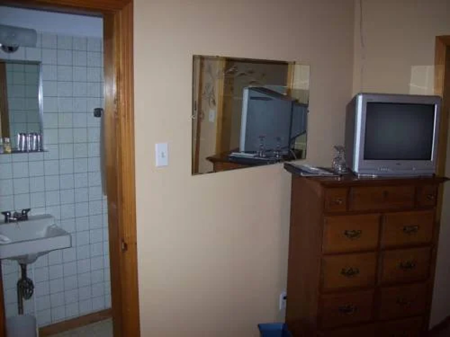 Loyalist Inn & Suites