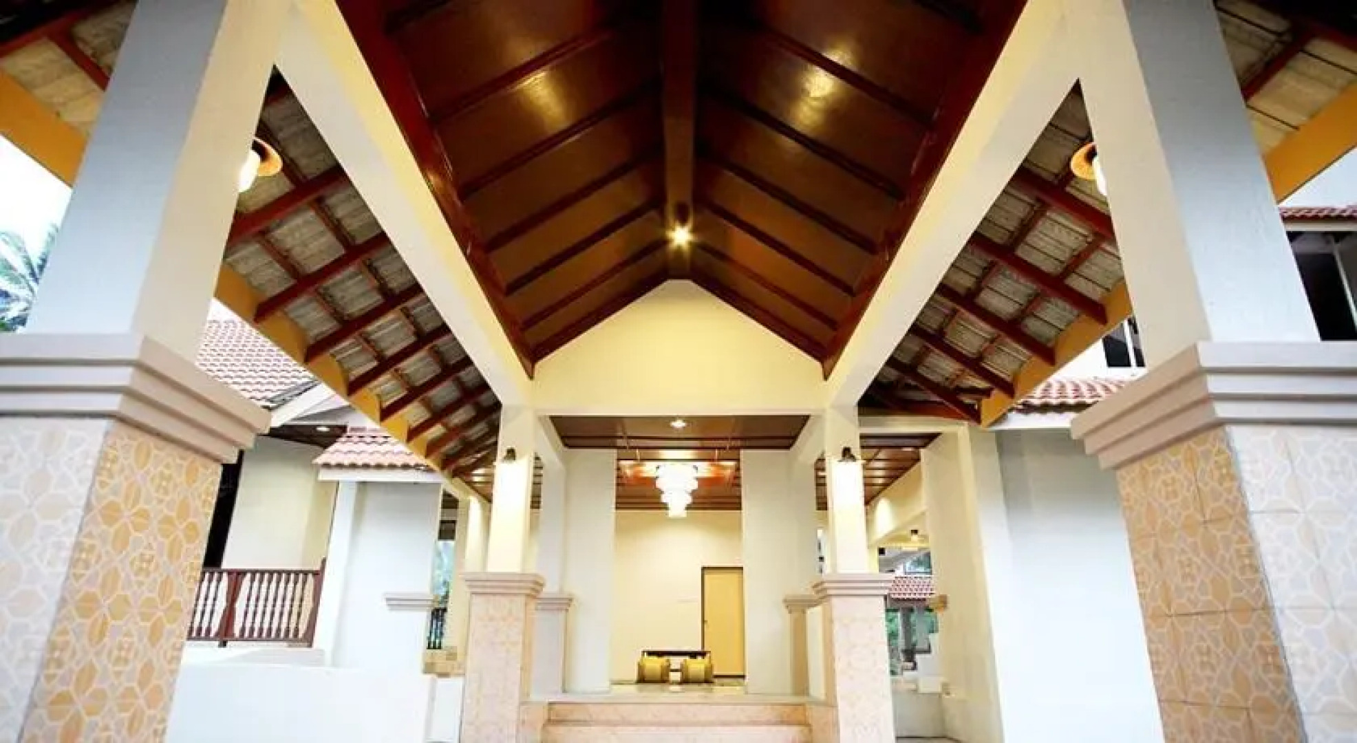 Suria Hill Country House